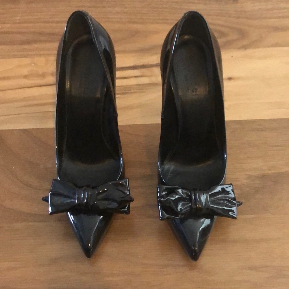 Gucci black pumps